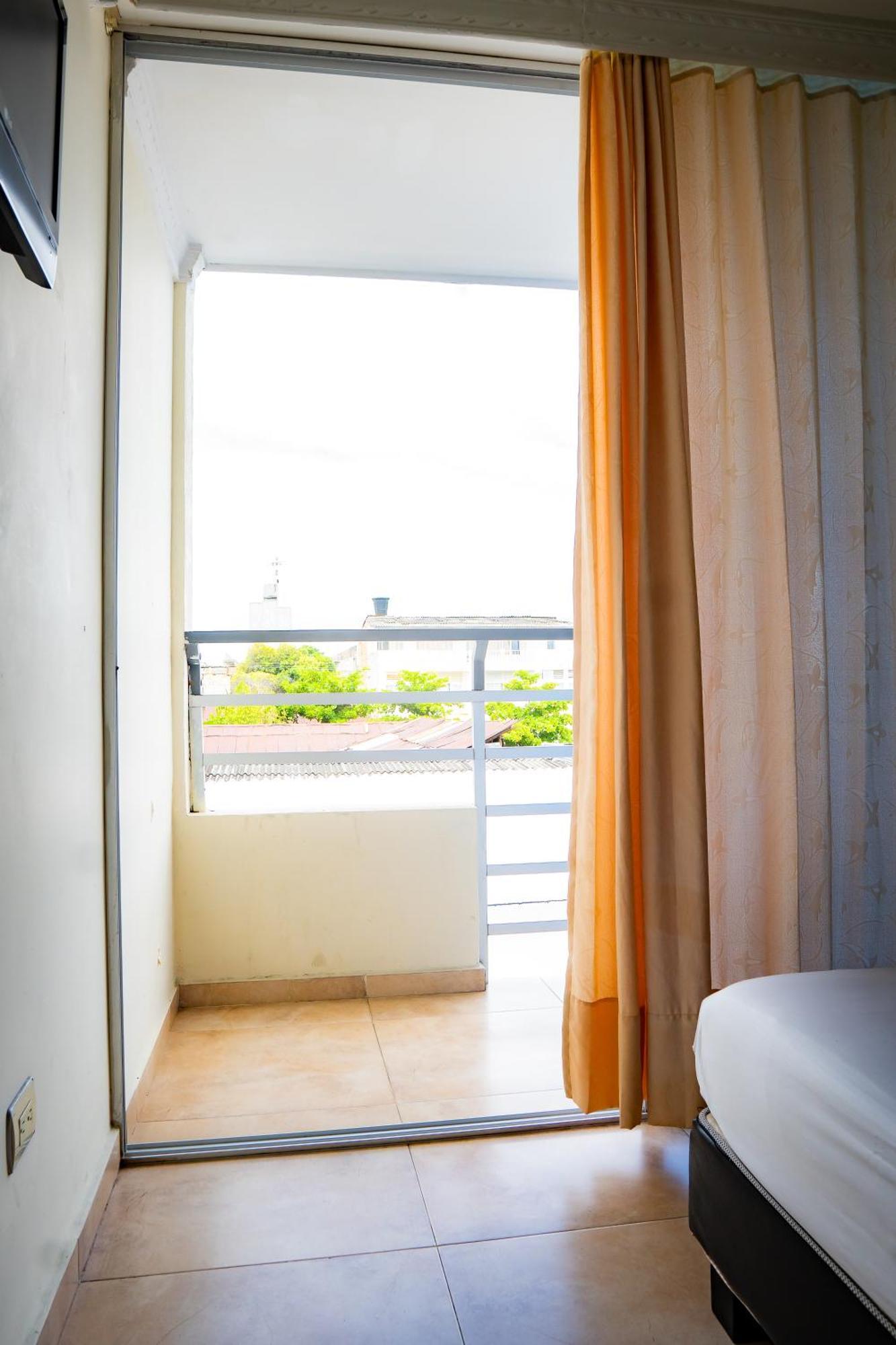 Kalina Hotel จีราร์ดอท ภายนอก รูปภาพ