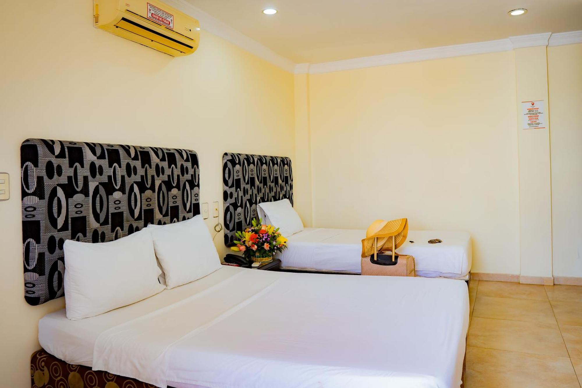 Kalina Hotel จีราร์ดอท ภายนอก รูปภาพ