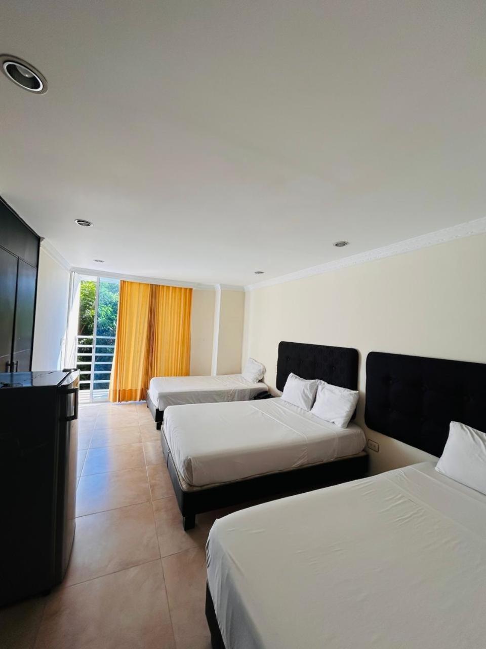 Kalina Hotel จีราร์ดอท ภายนอก รูปภาพ