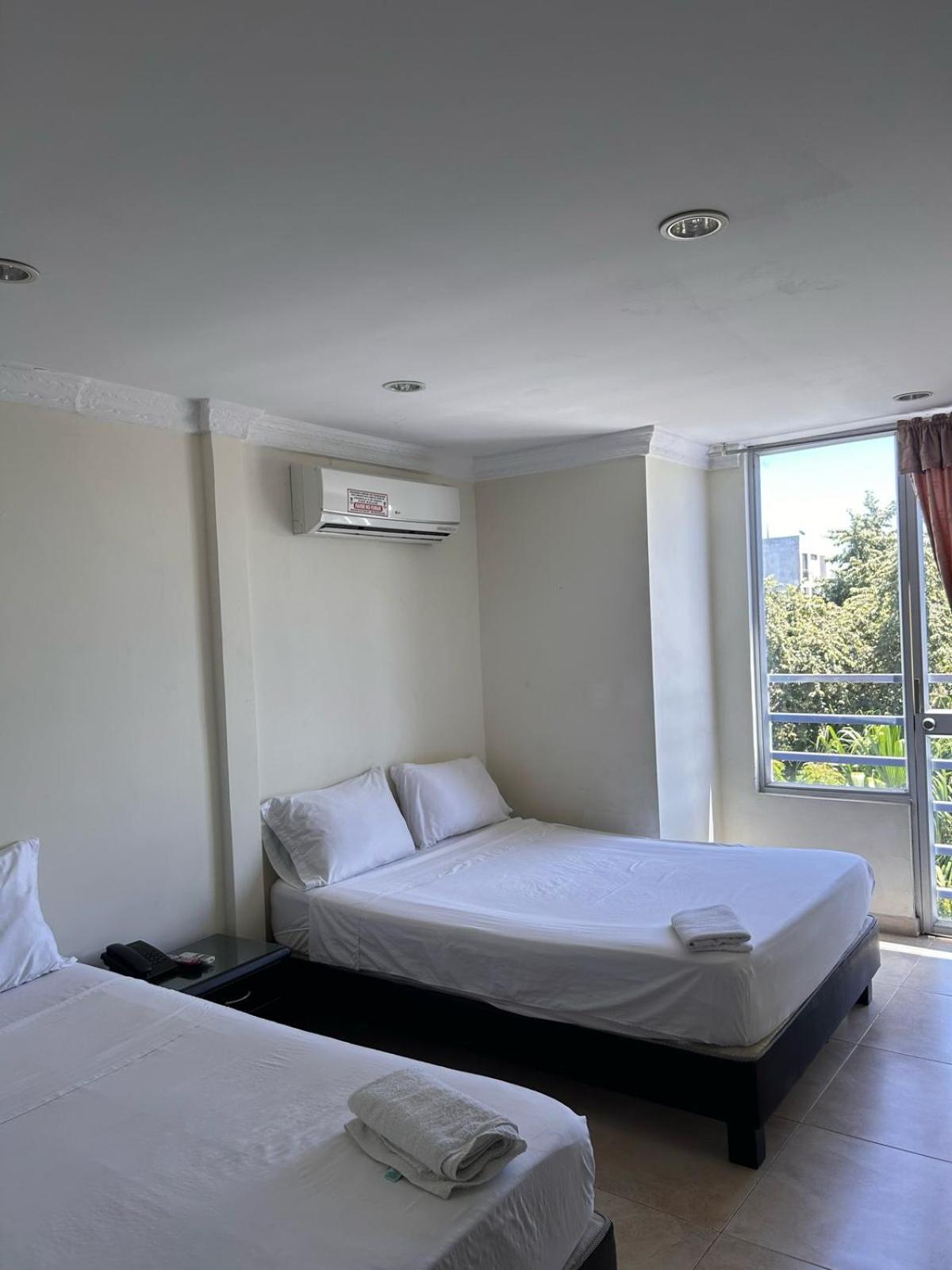 Kalina Hotel จีราร์ดอท ภายนอก รูปภาพ